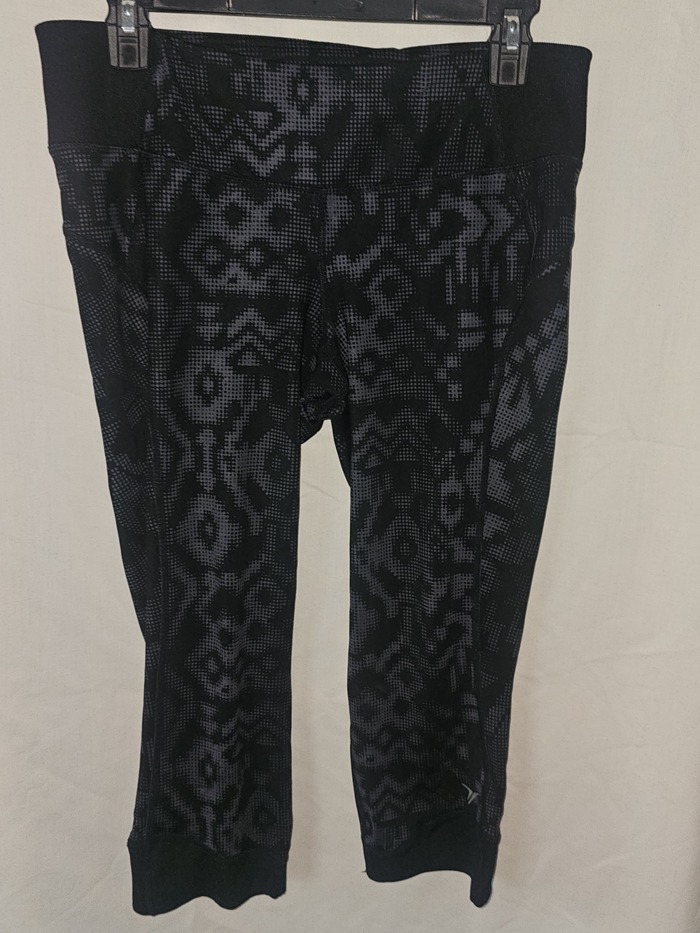 Old Navy Black and Gray Patterned Crop Leggings